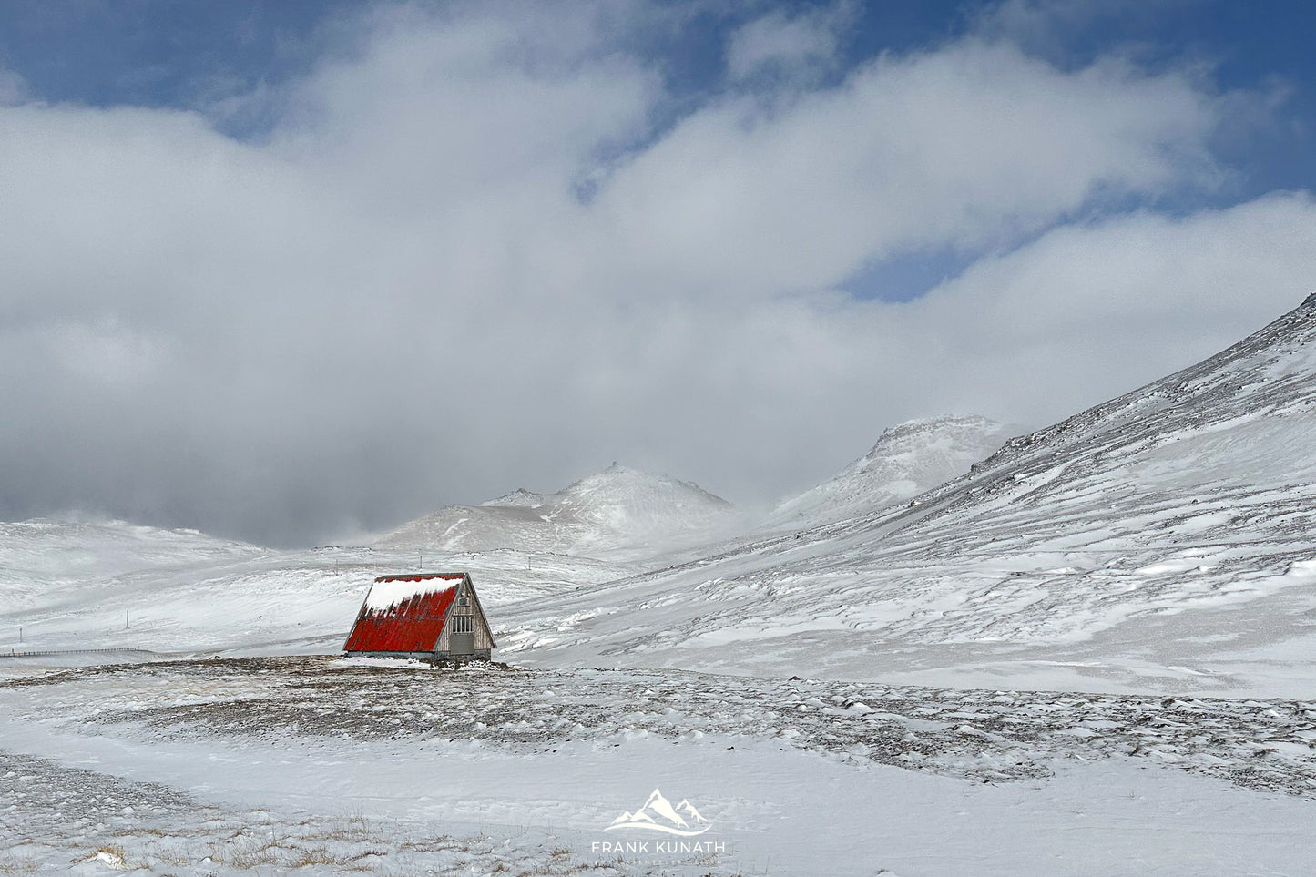 Teilnehmer des Fotoworkshops in Island beim Fotografieren der Gletscherlandschaften