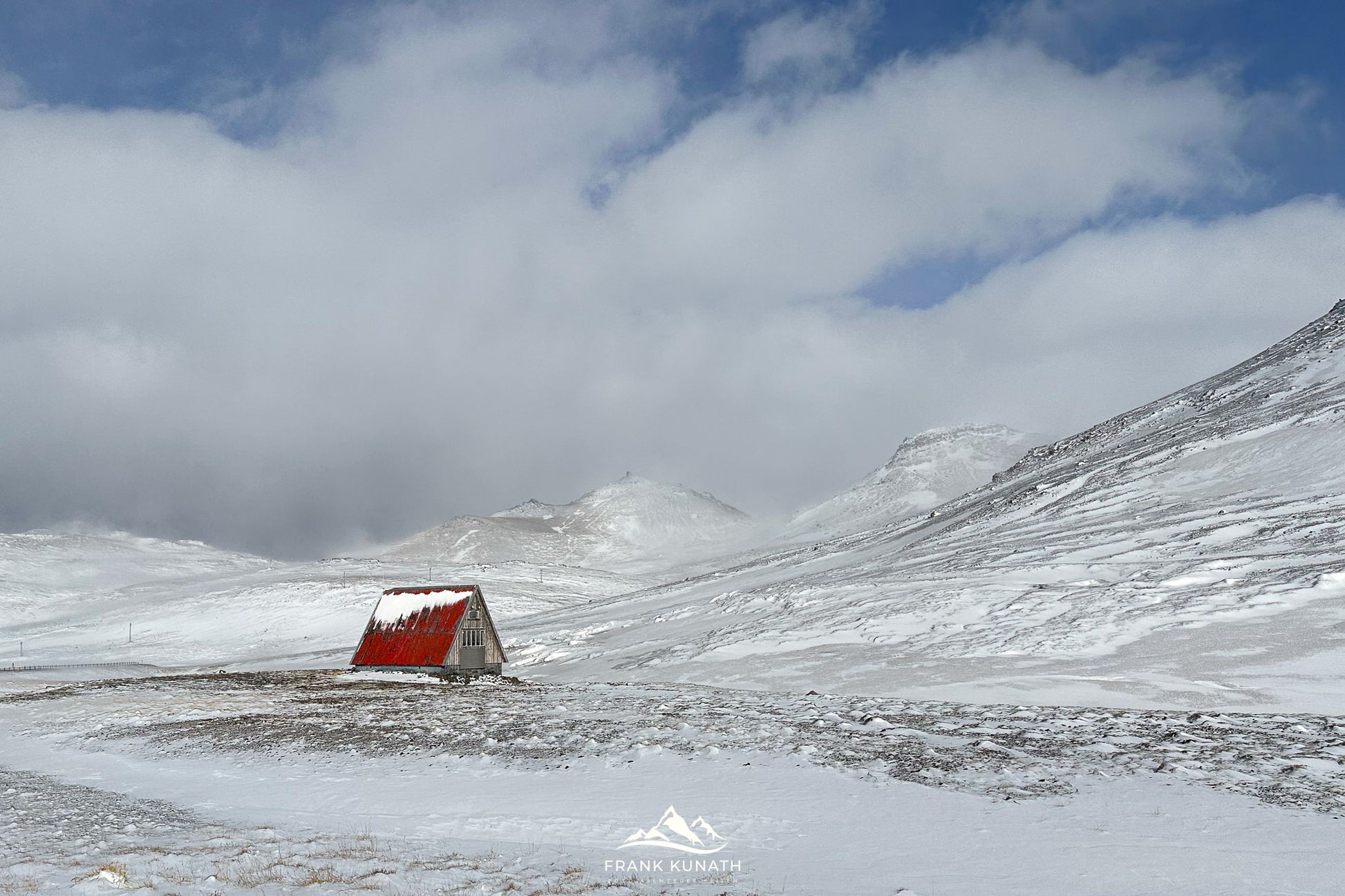 Teilnehmer des Fotoworkshops in Island beim Fotografieren der Gletscherlandschaften